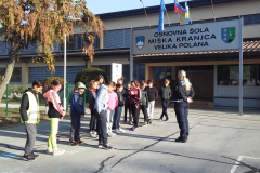 Sprehod s policistko